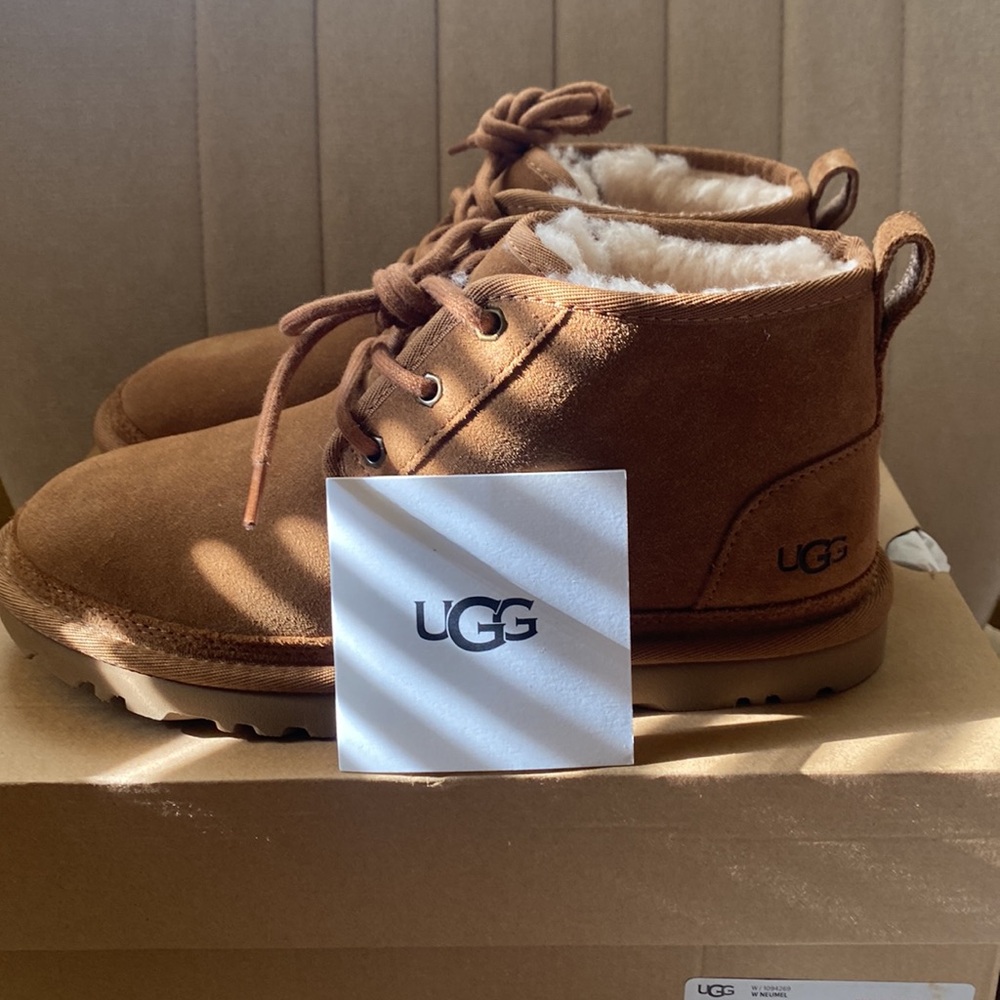 UGG W Neumel Camel Boots.
Suede, with plush wool UGG interior.